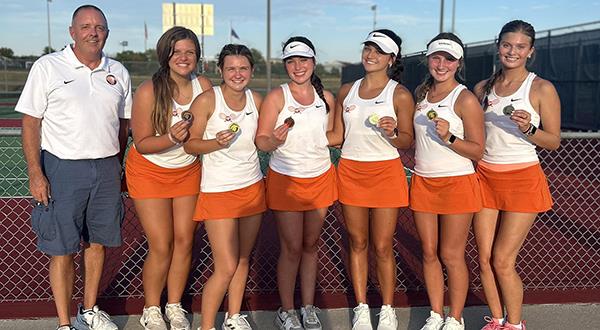 Photo of girls tennis team.